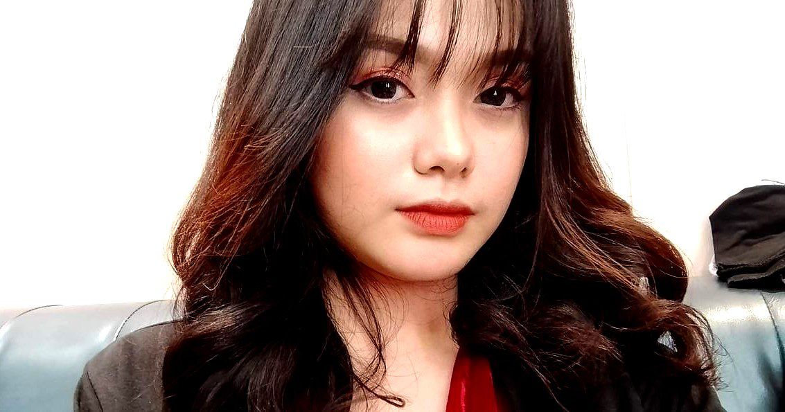 Chồng yêu đi công việc nước ngoài, Người vợ ở nhà xoạc với đám bạn của con trai