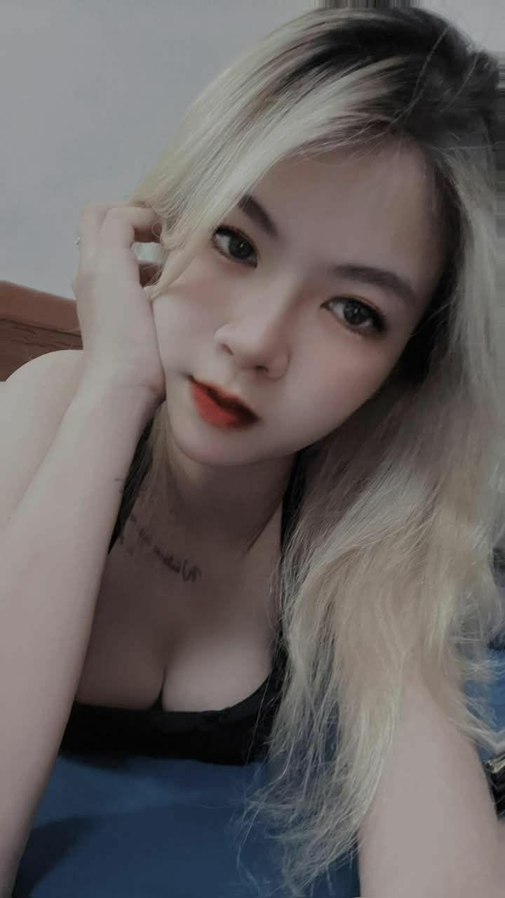 Bạn gái của con trai bị con củ khoải của bố anh xã chinh phục